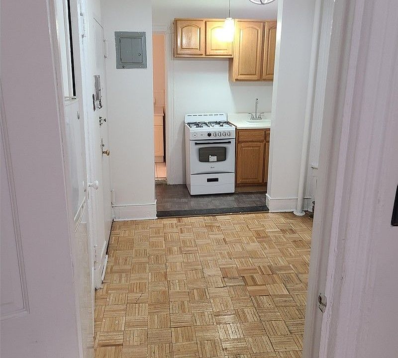 1st image of 219 E 85th St #2RW