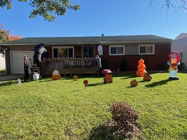 2860 Heather Ln NW, Warren, OH 44485