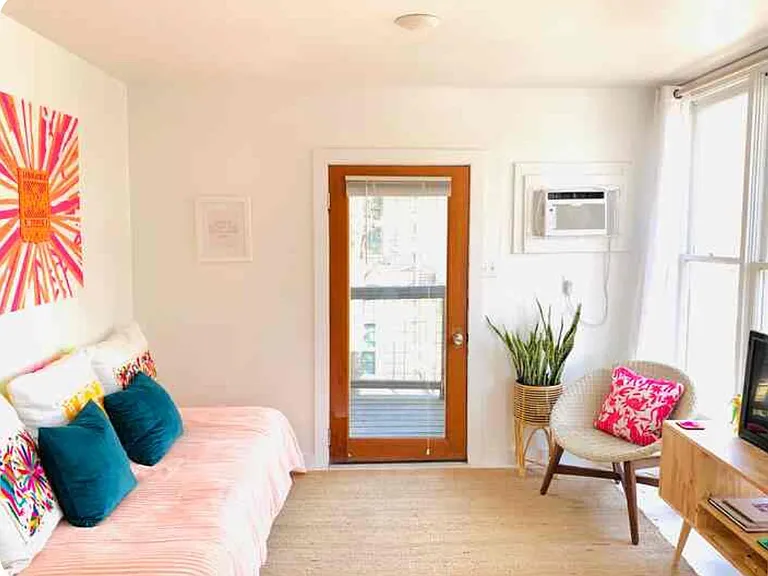611 Baylor St #203 — Photo 2