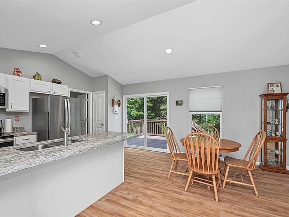 3rd image of 41 Schulze Dr