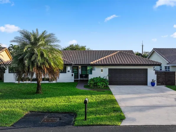 15860 Surrey Cir, Davie, FL 33331
