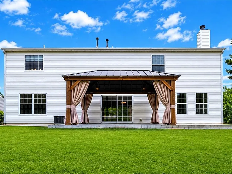 405 Plantation Way — Photo 3