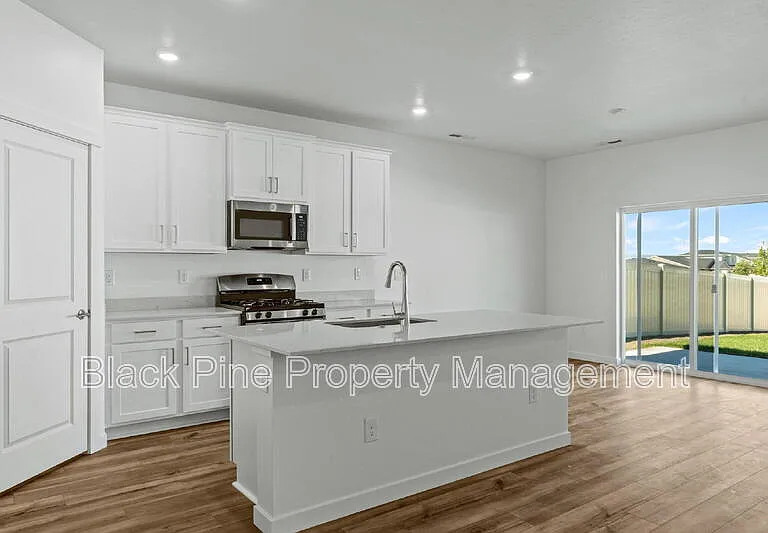 15307 Cloud Crest Ave — Photo 6