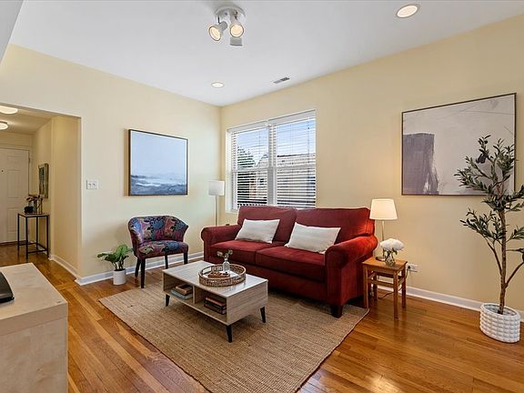 4th image of 4711 N Lawndale Ave APT 3E