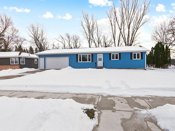 2nd image of 205 Linden Pl S