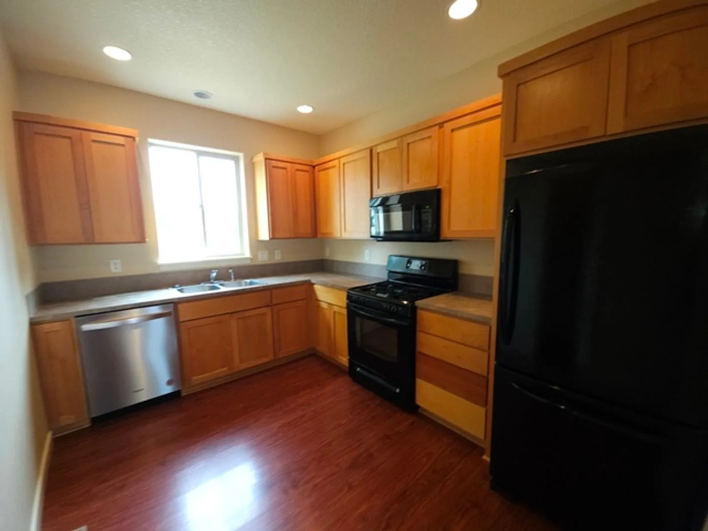 3Bd/2.5 Two Story Home - Available to View! — Photo 3