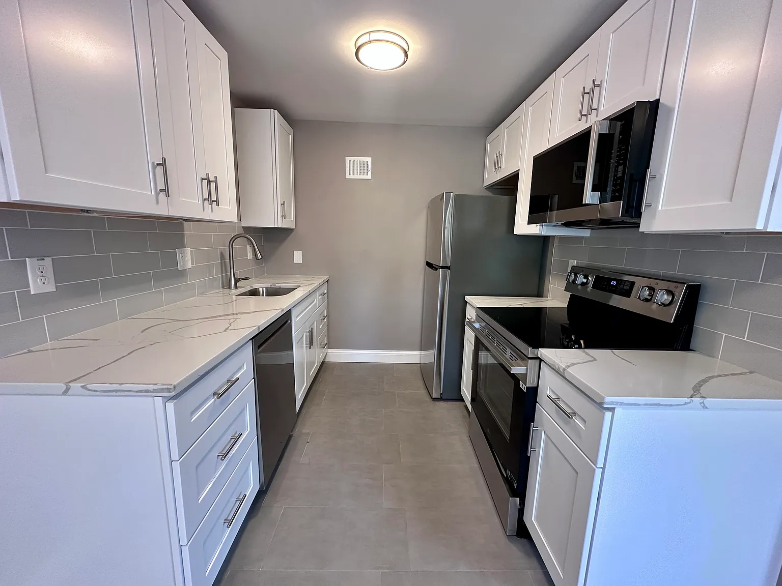 1 bed, 800 sqft, $1,000 — Photo 3