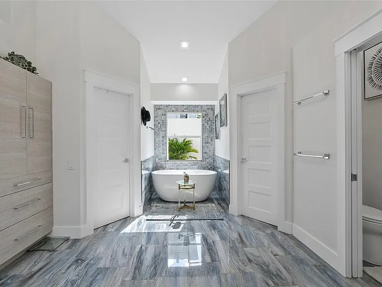 1100 Westway Dr — Photo 22