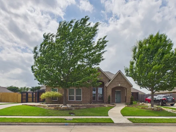 921 Mill Pond Dr, Midlothian, TX 76065
