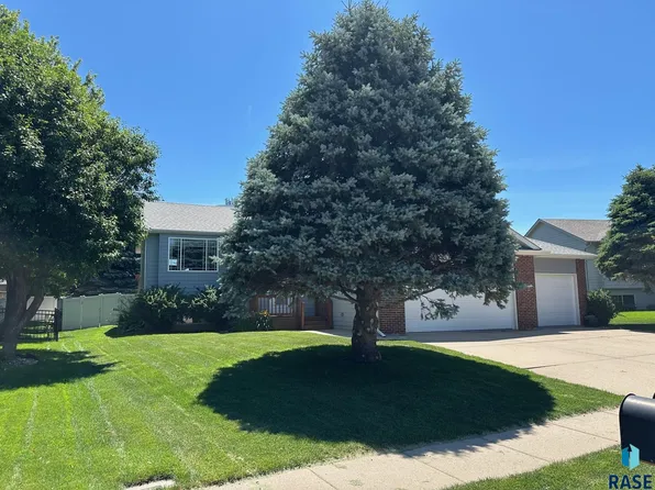7620 S Rose Crest Trl, Sioux Falls, SD 57108