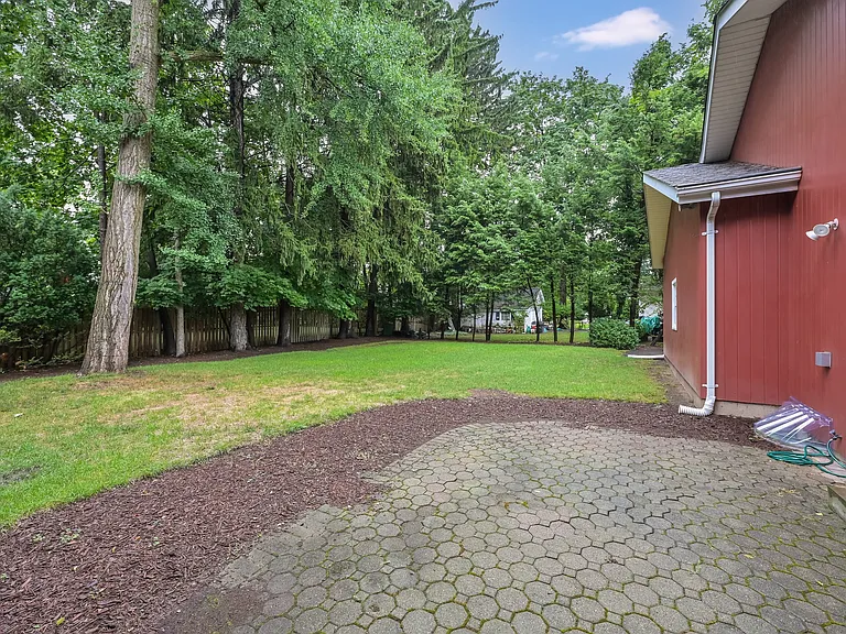 135 Elmwood Ave — Photo 22