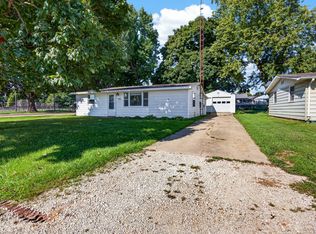 102 N Woodlawn St, Downs, IL 61736
