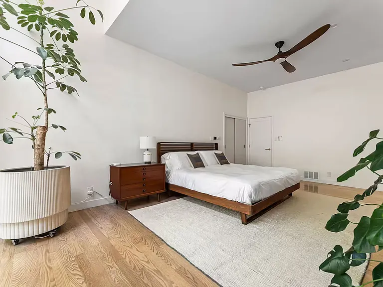3795 Fredonia Dr — Photo 34