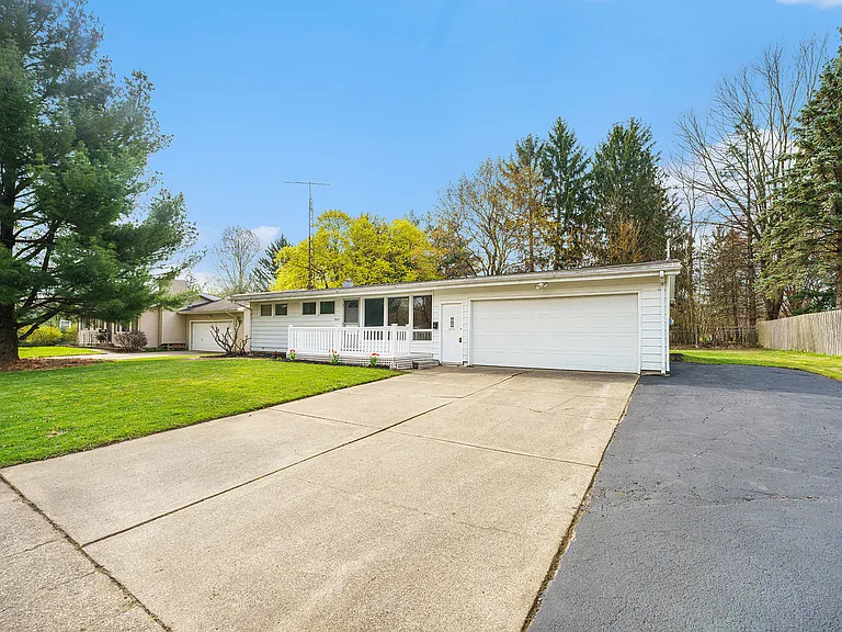 3027 Haskell St — Photo 3