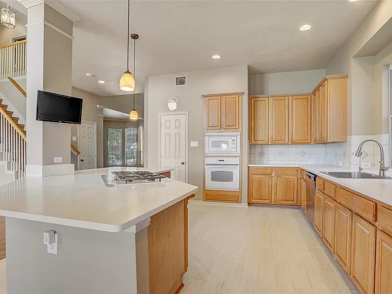 10006 Autumn Lake Trl — Photo 10