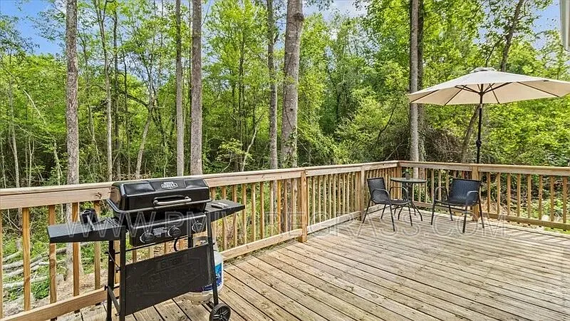 3 bed, 2.0 bath, 1095 sqft, $1,200 — Photo 2