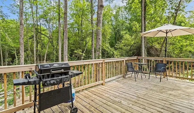 214 Brookside Ln — Photo 2