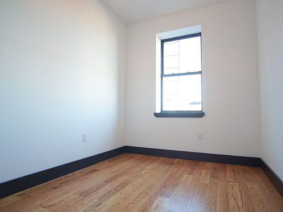 3rd image of 2621 Newkirk Ave APT 2