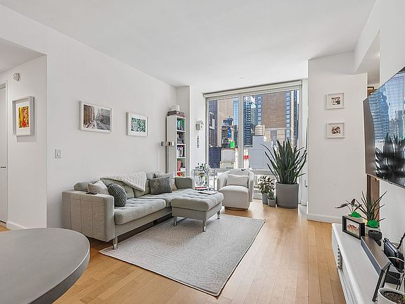 4th image of 247 W 46th St APT 2405