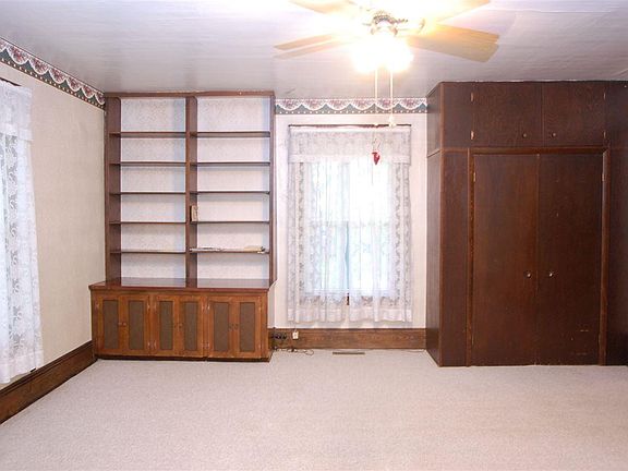 5th image of 271 N Burgess St