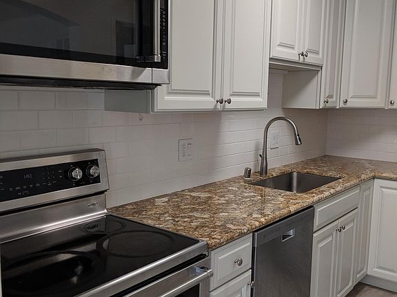 2nd image of 816 N Delaware St APT 307