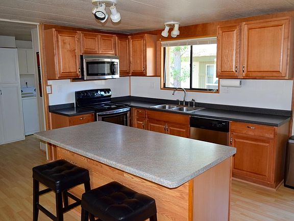 4th image of 17085 Sequoia Dr