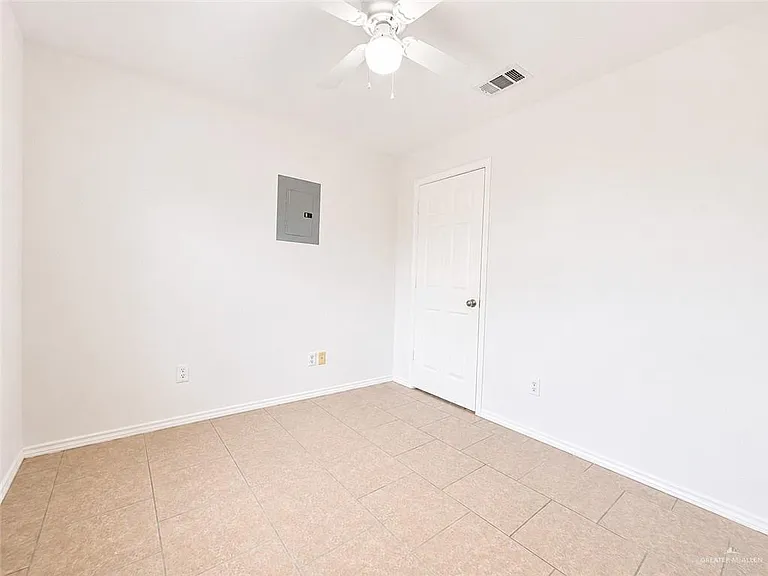 1523 Oasis Ave #4 — Photo 11