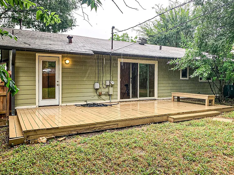 2704 Nottingham Ln — Photo 22