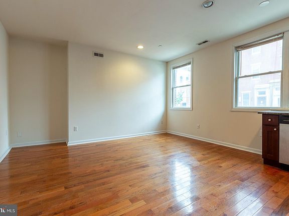 4th image of 1429 Poplar St APT 1A