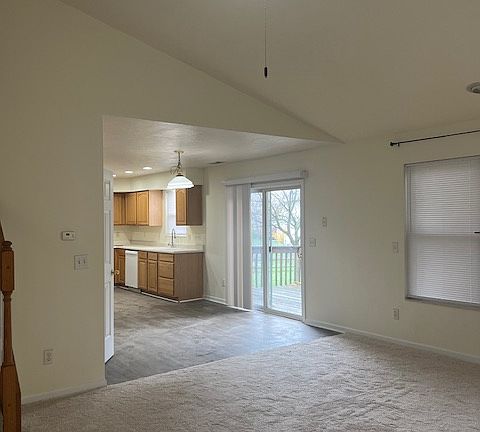 4th image of 19 Forest Pond Dr