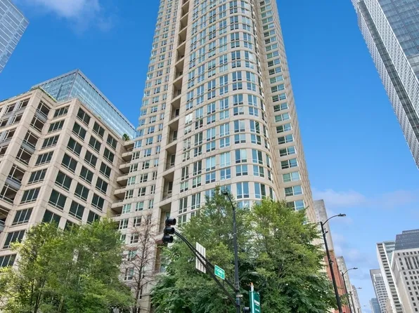 345 N La Salle Dr APT 205, Chicago, IL 60654