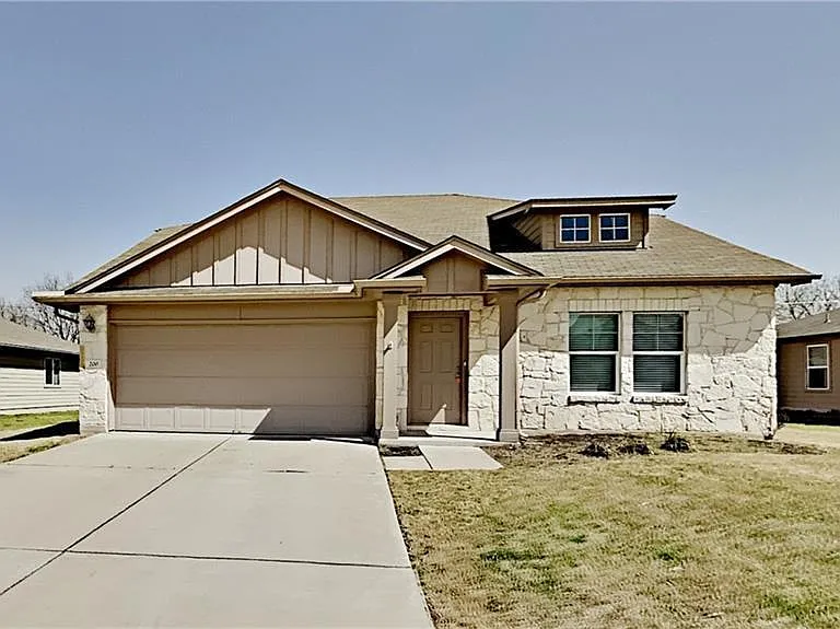 200 Adriana Ln — Photo 1
