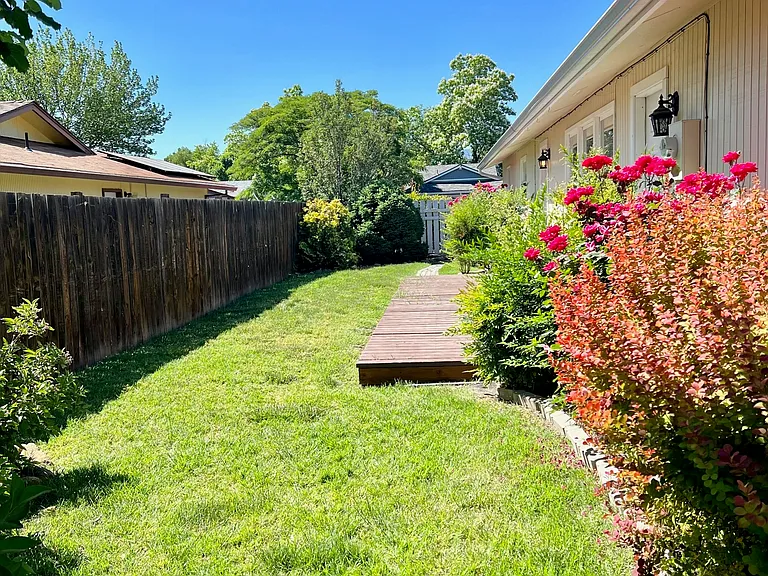 2570 Aztec Ave — Photo 14