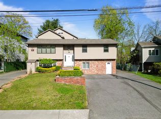 8 Charles Ln, Spring Valley, NY 10977