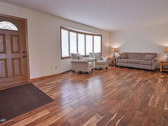 2nd image of 819 25th Ave S
