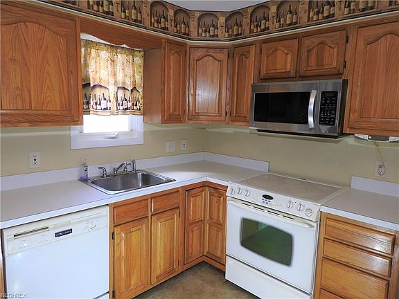 3rd image of 6285 Zehman Dr