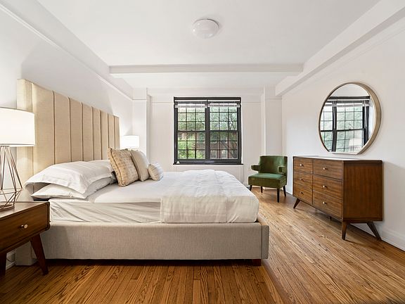 3rd image of 415 W 23rd St APT 5E