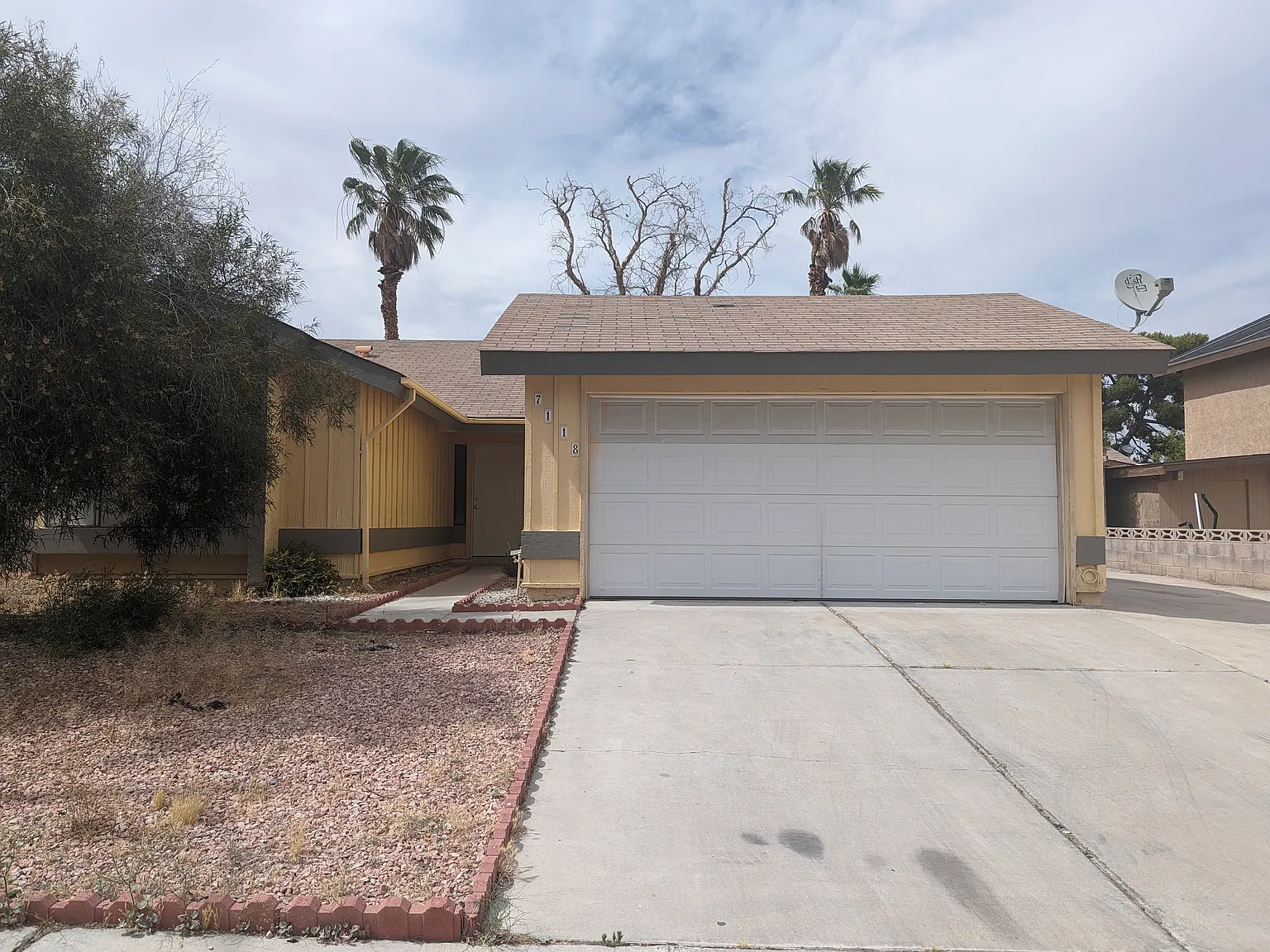 3 bed, 1280 sqft, $1,900 — Photo 1