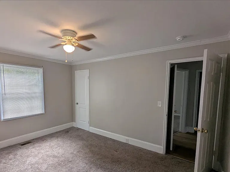 1203 W Crowell St — Photo 15