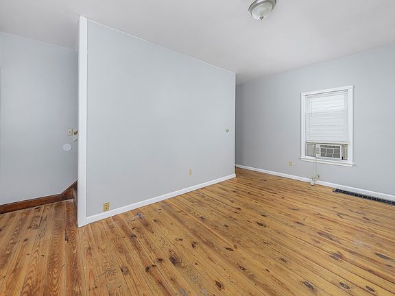 5th image of 221 Wesley St #17789895