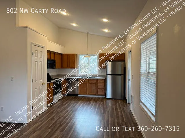 802 NW Carty Rd — Photo 3