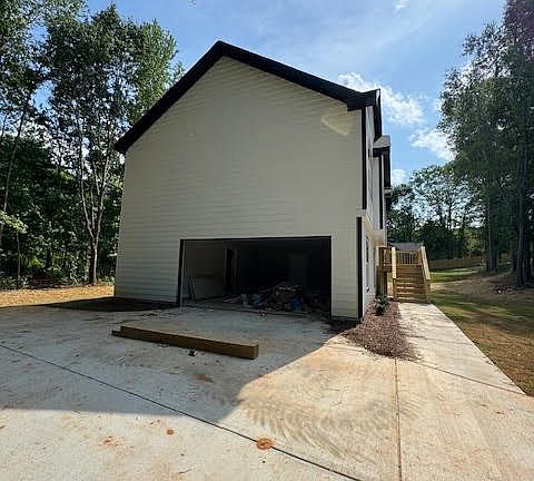 5th image of 225 Springdale Drive