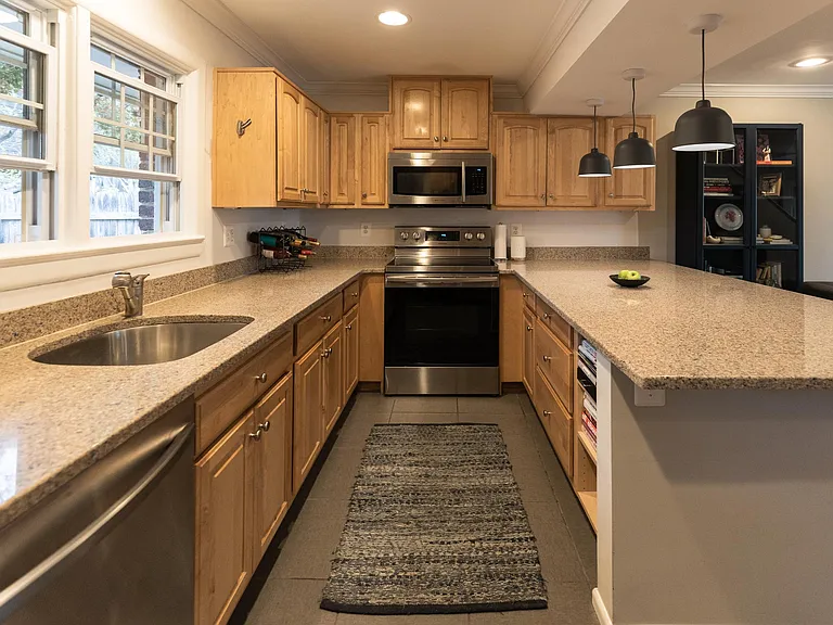 202 S Virginia Ave — Photo 6