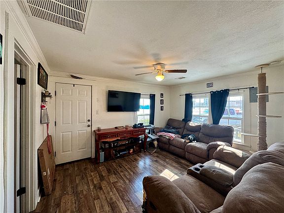 2nd image of 620 S Front St