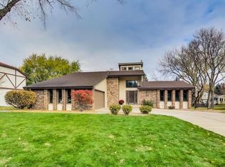 1129 Pleasant Cir, Arden Hills, MN 55112
