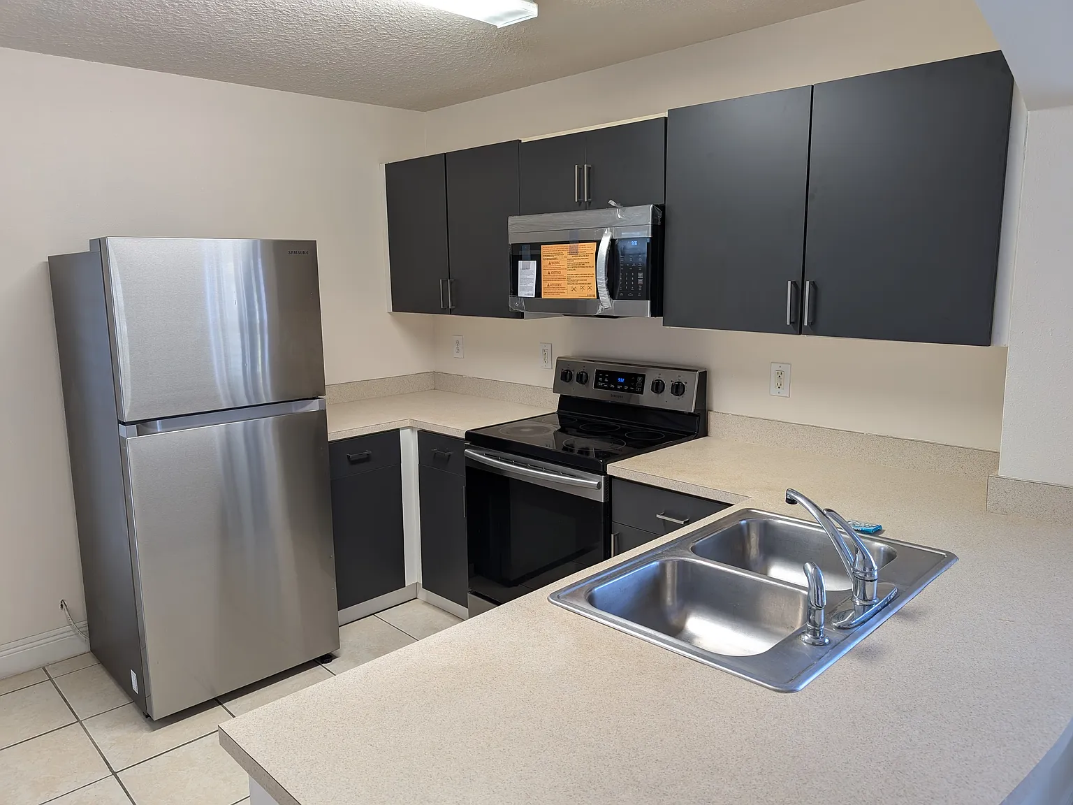 3 bed, 1277 sqft, $1,950 — Photo 3