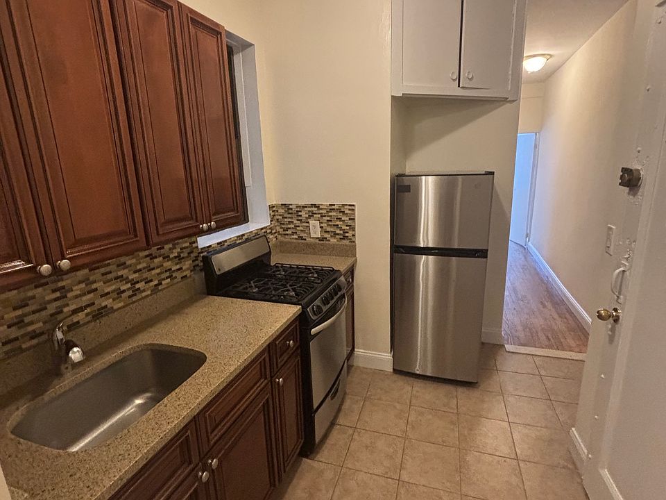 1st image of 1505 Lexington Ave APT 3C