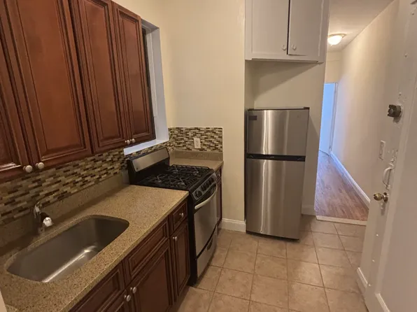 1505 Lexington Avenue image 1 of 8
