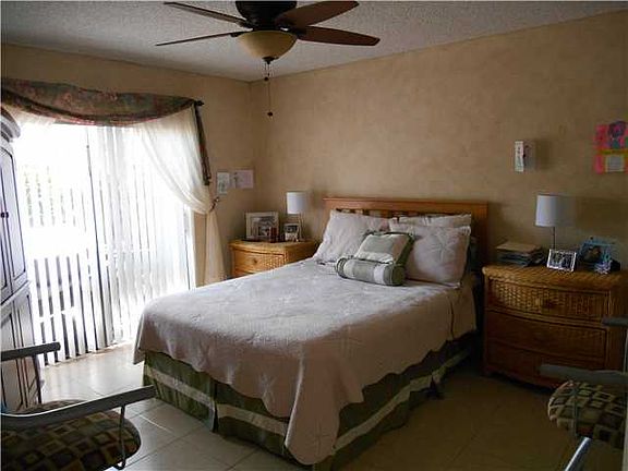 5th image of 935 NW 53rd St #935
