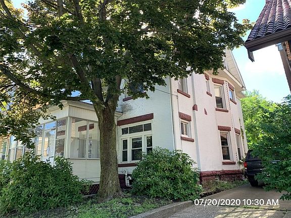 2nd image of 221 W 21st St